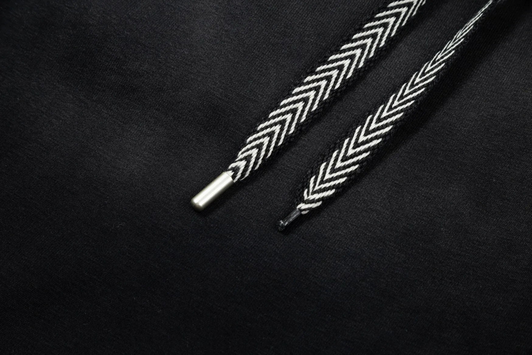 AIexahder 24New Arrival Classic logo。 ，Classic ， g ， 。 LOGO ， Versatile， ， 99%。 、 、 、1:1 。 Same Style ：Black Sizes：M 3XL